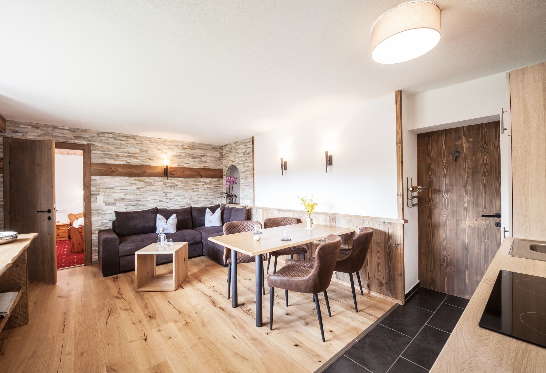 Ferienwohnung Gaistal – Wohnbereich mit Tiroler Flair